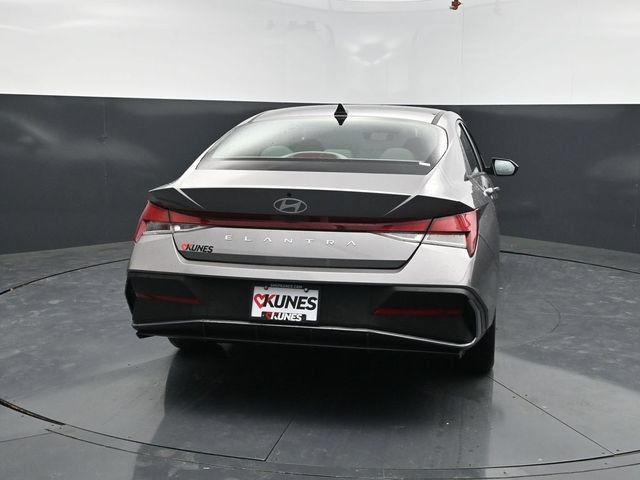 Used 2024 Hyundai Elantra SEL FWD image 7