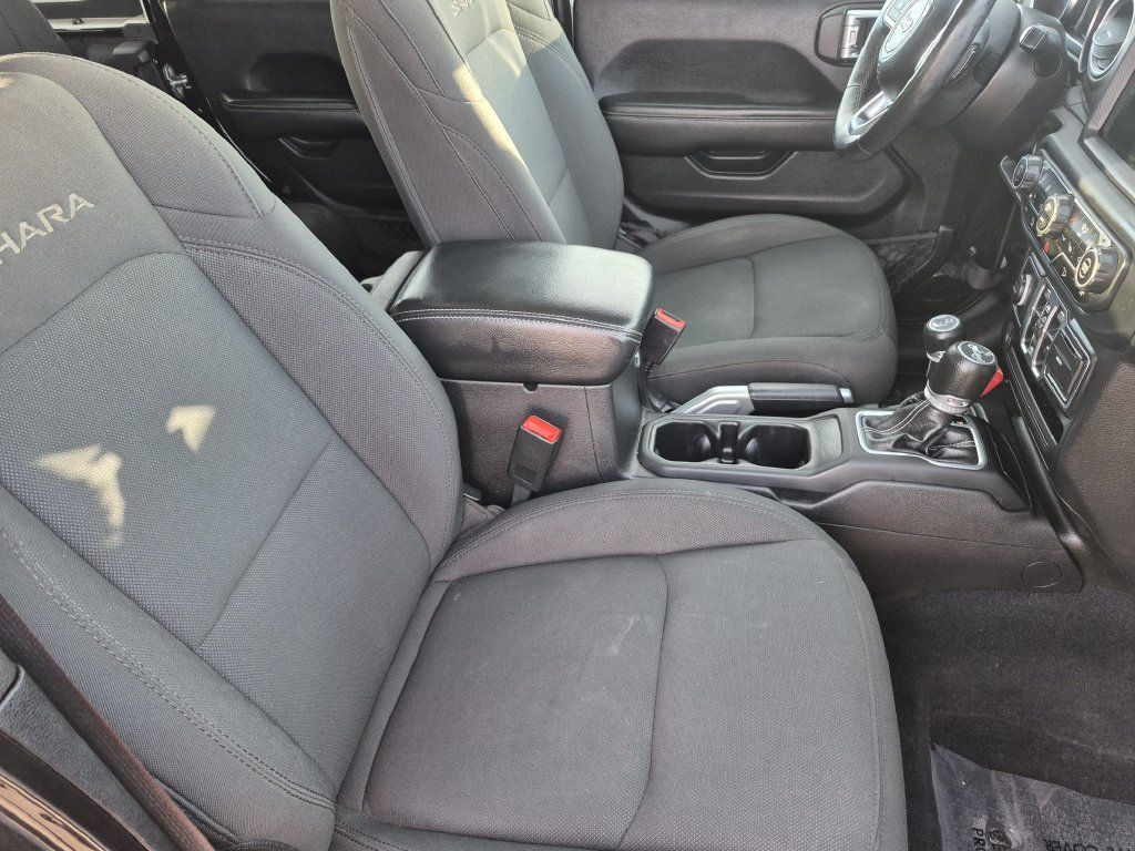 Used 2018 Jeep Wrangler Unlimited Sahara AWD/4WD image 17
