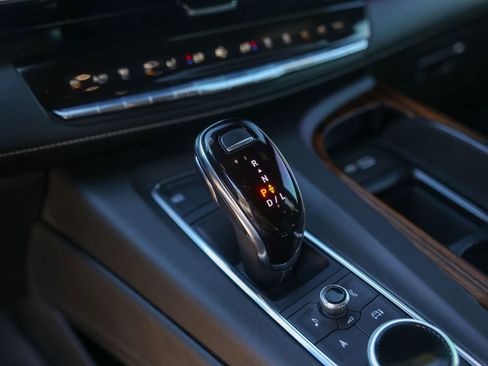 Used 2022 Cadillac Escalade Premium Luxury image 20