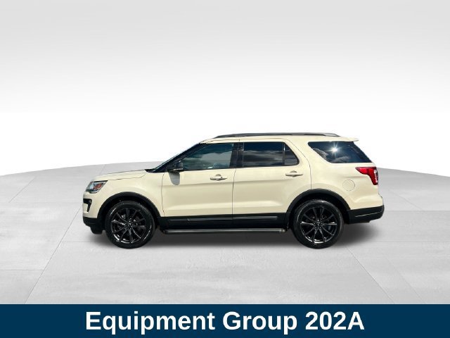 Used 2018 Ford Explorer XLT w/ Equipment Group 202A AWD/4WD image 2