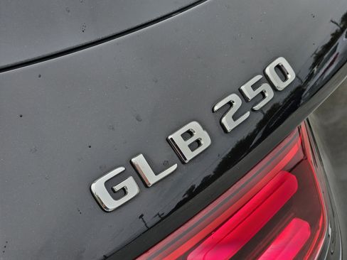 Used 2025 Mercedes-Benz GLB 250 image 13