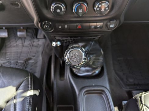 Used 2017 Jeep Wrangler Rubicon AWD/4WD image 26