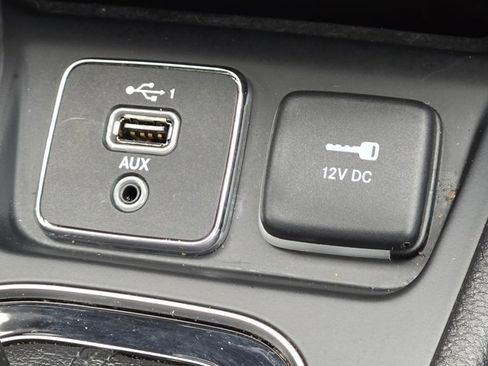 Used 2020 Jeep Cherokee Latitude Plus image 12