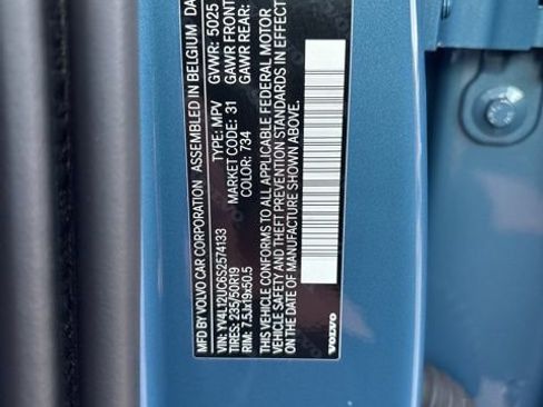 Used 2025 Volvo XC40 B5 Plus image 27