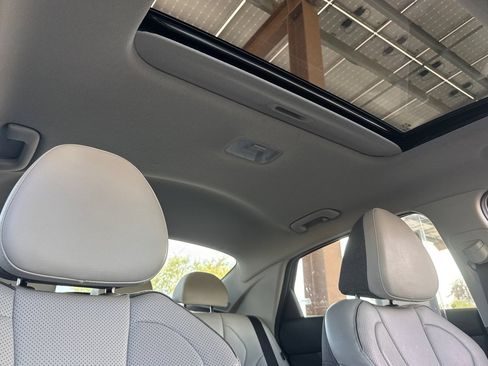 Used 2025 Hyundai Elantra Limited FWD image 24
