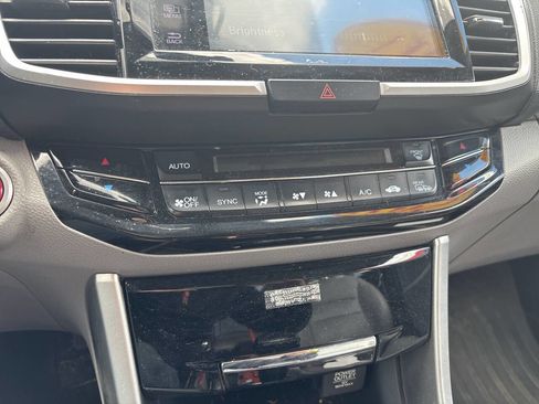 Used 2017 Honda Accord EX-L image 12