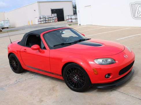 Used 2006 MAZDA MX-5 Miata Sport RWD image 17