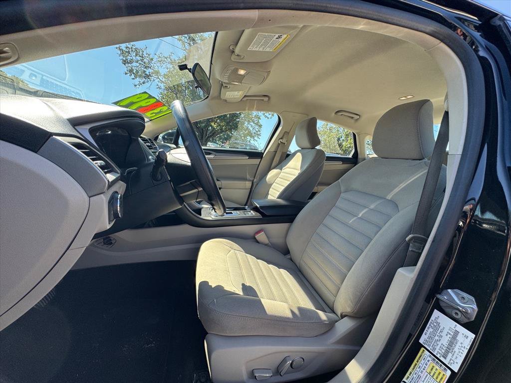 Used 2018 Ford Fusion SE w/ Fusion SE Technology Package FWD image 15