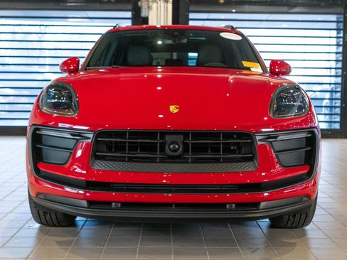 Certified 2026 Porsche Macan AWD/4WD image 6