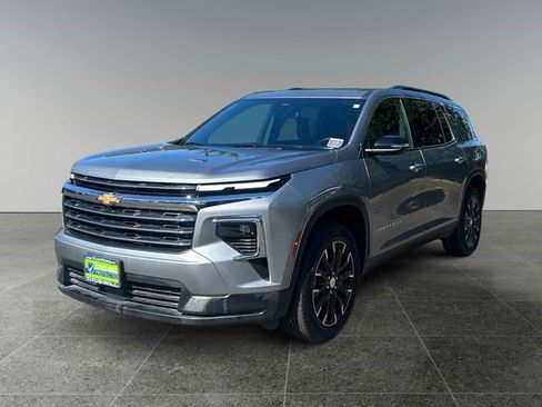 Certified 2025 Chevrolet Traverse LT w/ Sun and Wheel Package image 3