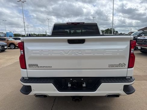 Used 2021 Chevrolet Silverado 1500 High Country w/ Technology Package AWD/4WD image 4