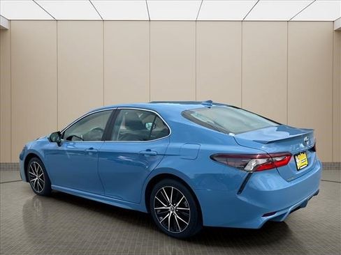 Used 2024 Toyota Camry SE FWD image 4