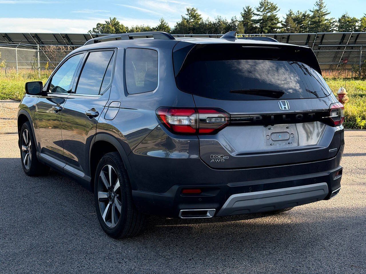 Used 2023 Honda Pilot Touring image 2