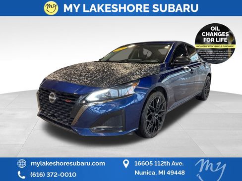 Used 2024 Nissan Altima 2.5 SR w/ SR Premium Package image 3