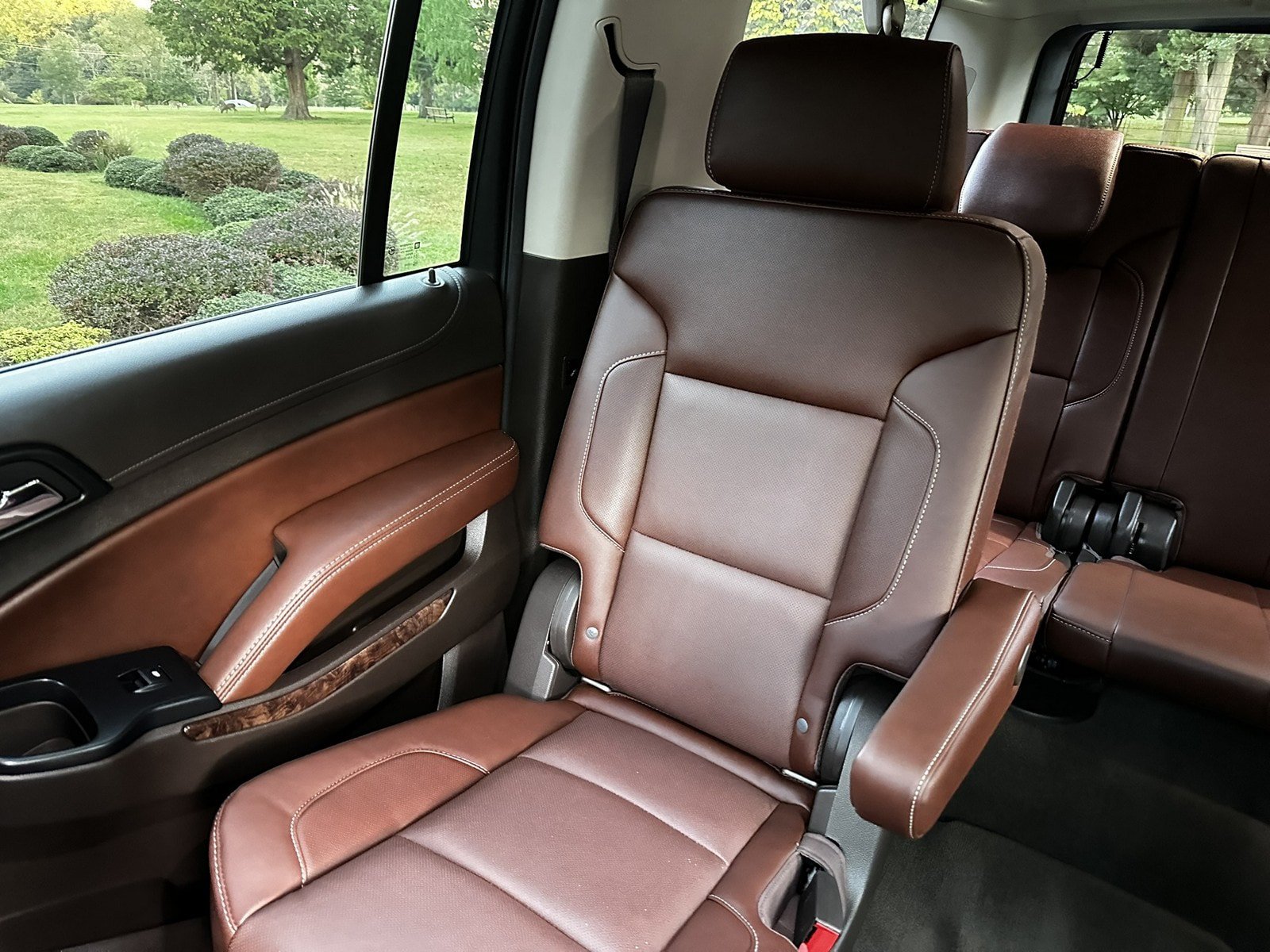 Used 2018 Chevrolet Suburban Premier AWD/4WD image 17