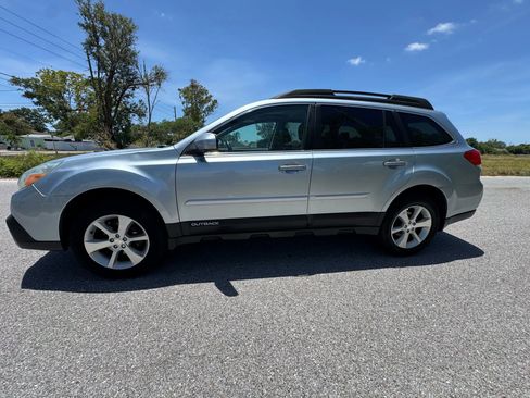 Used 2014 Subaru Outback 2.5i Limited image 4