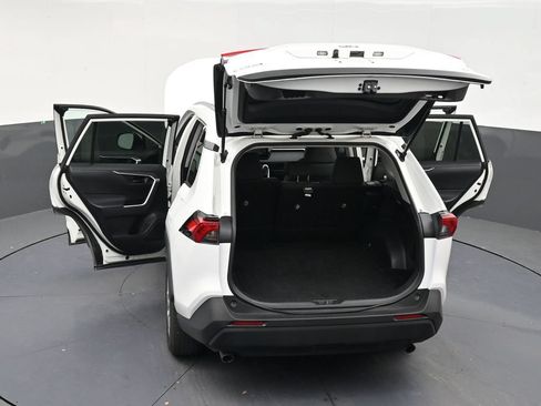Used 2021 Toyota RAV4 LE FWD image 31
