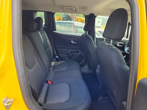 Used 2023 Jeep Renegade Latitude AWD/4WD image 9