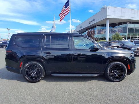 Used 2024 Jeep Wagoneer Series II w/ Convenience Group I AWD/4WD image 9
