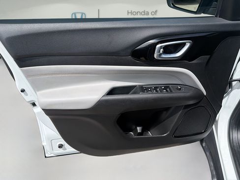 Used 2024 Jeep Compass Limited image 19