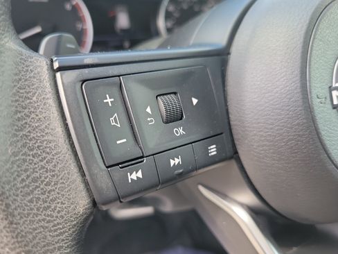 Used 2022 Nissan Rogue S image 20