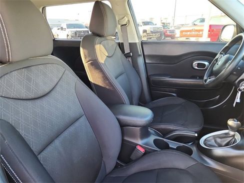 Used 2018 Kia Soul Base w/ Convenience Package image 19