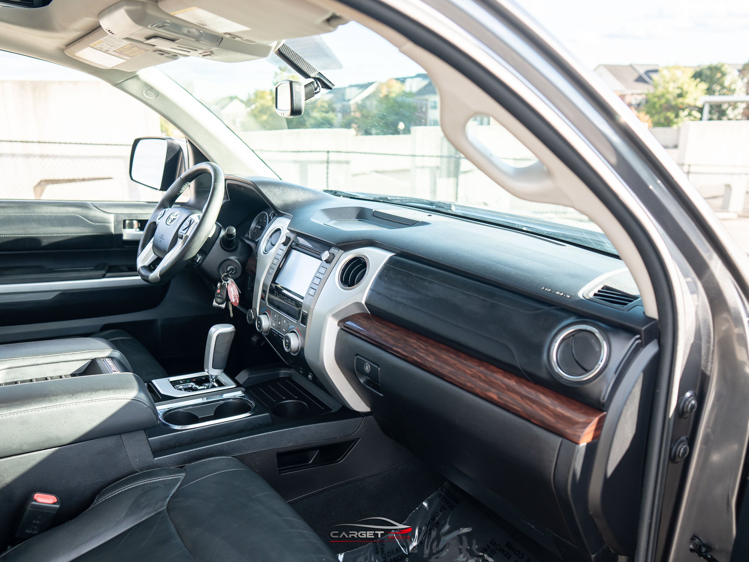 Used 2015 Toyota Tundra Limited w/ Limited Premium Package AWD/4WD image 15