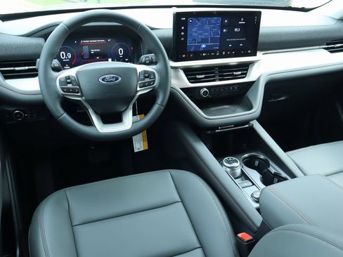New 2025 Ford Explorer Active w/ Active Comfort Package image 2