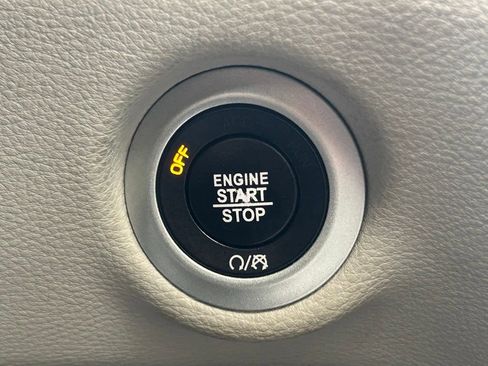 Used 2021 Chrysler Pacifica Limited AWD/4WD image 54