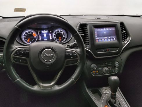 Used 2019 Jeep Cherokee Latitude Plus FWD image 22