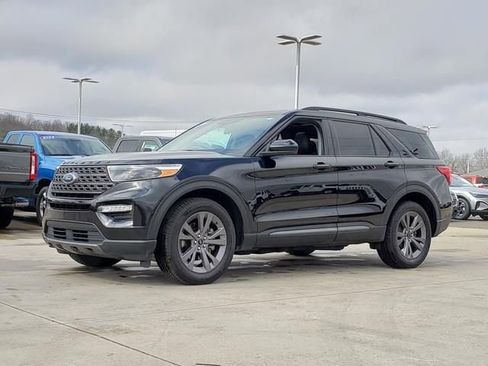 Used 2023 Ford Explorer XLT w/ Equipment Group 202A image 4