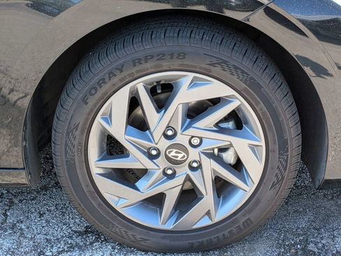 Used 2024 Hyundai Elantra Blue FWD image 14