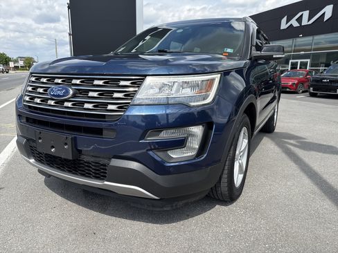 Used 2016 Ford Explorer XLT w/ Equipment Group 201A AWD/4WD image 8