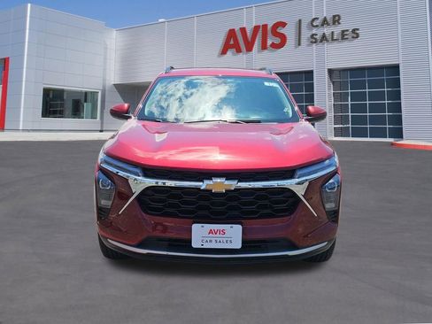 Used 2025 Chevrolet Trax LT w/ LT Convenience Package FWD image 10