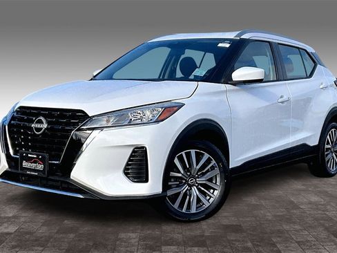 Used 2024 Nissan Kicks SV image 2