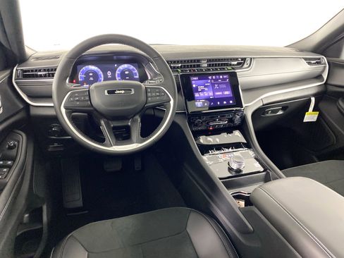 New 2025 Jeep Grand Cherokee L Altitude image 16