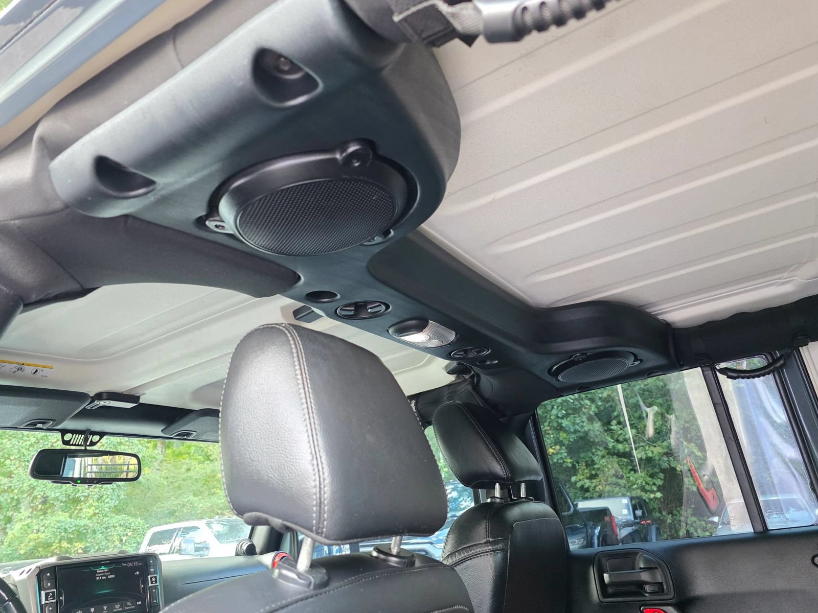 Used 2014 Jeep Wrangler Unlimited Sahara w/ Connectivity Group AWD/4WD image 22