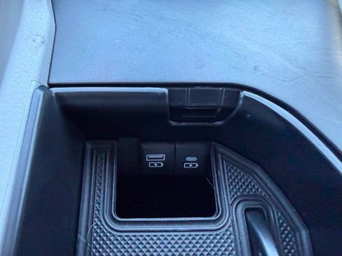 Used 2022 Toyota Camry SE w/ Carpet Mat Package (TMS) FWD image 29