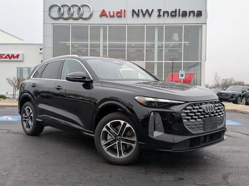 Used 2025 Audi Q5 Premium w/ Convenience Package AWD/4WD image 1