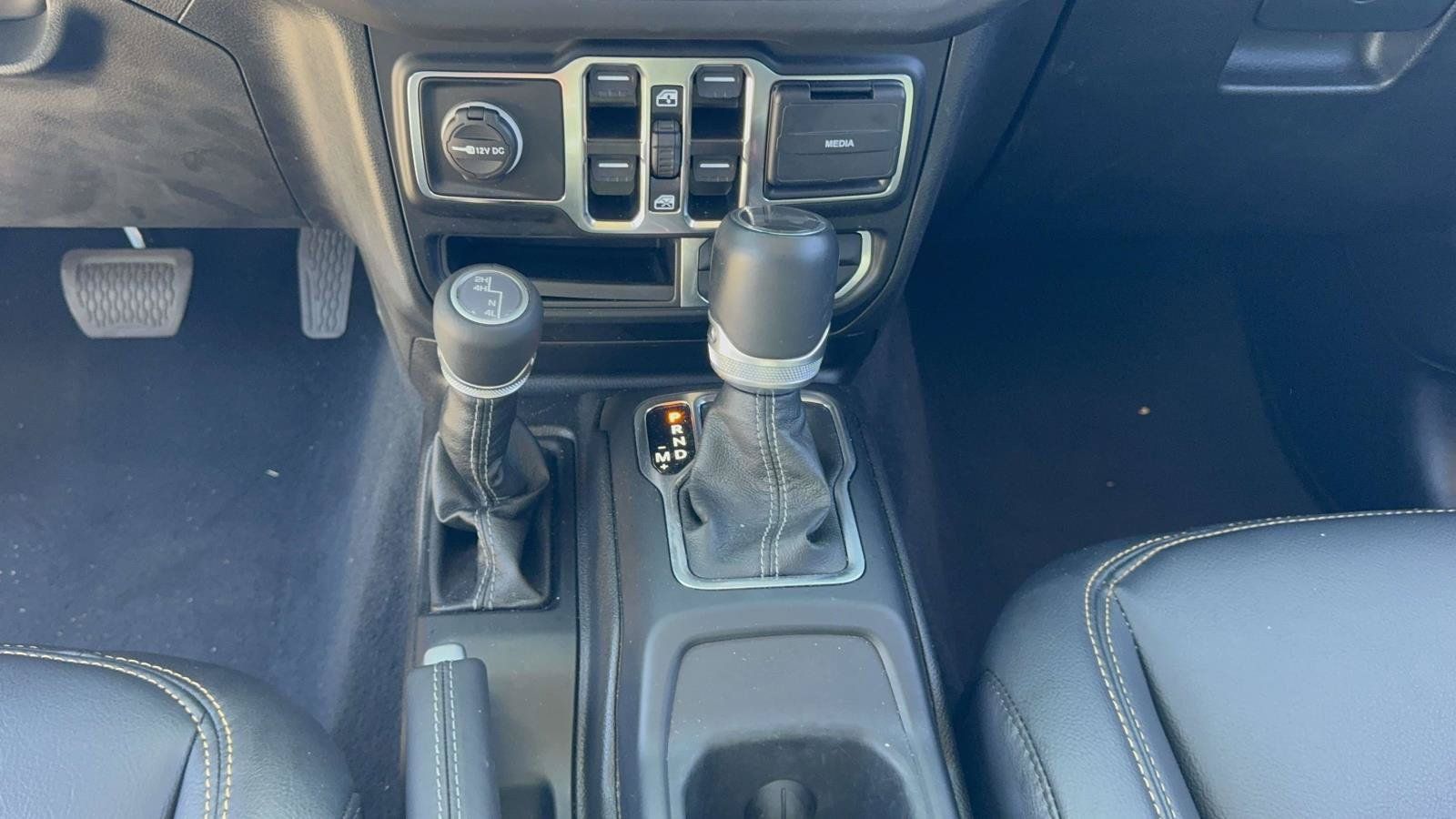 Used 2024 Jeep Wrangler Unlimited Sahara w/ Technology Group AWD/4WD image 22