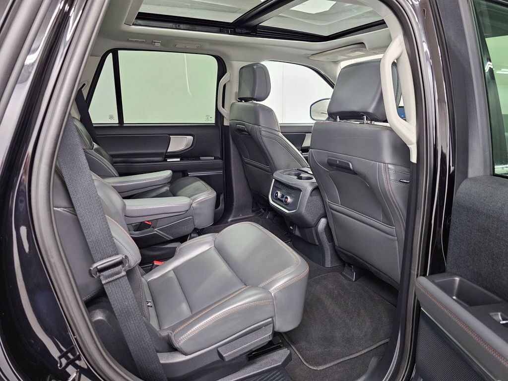 Used 2025 Ford Expedition Active AWD/4WD image 25