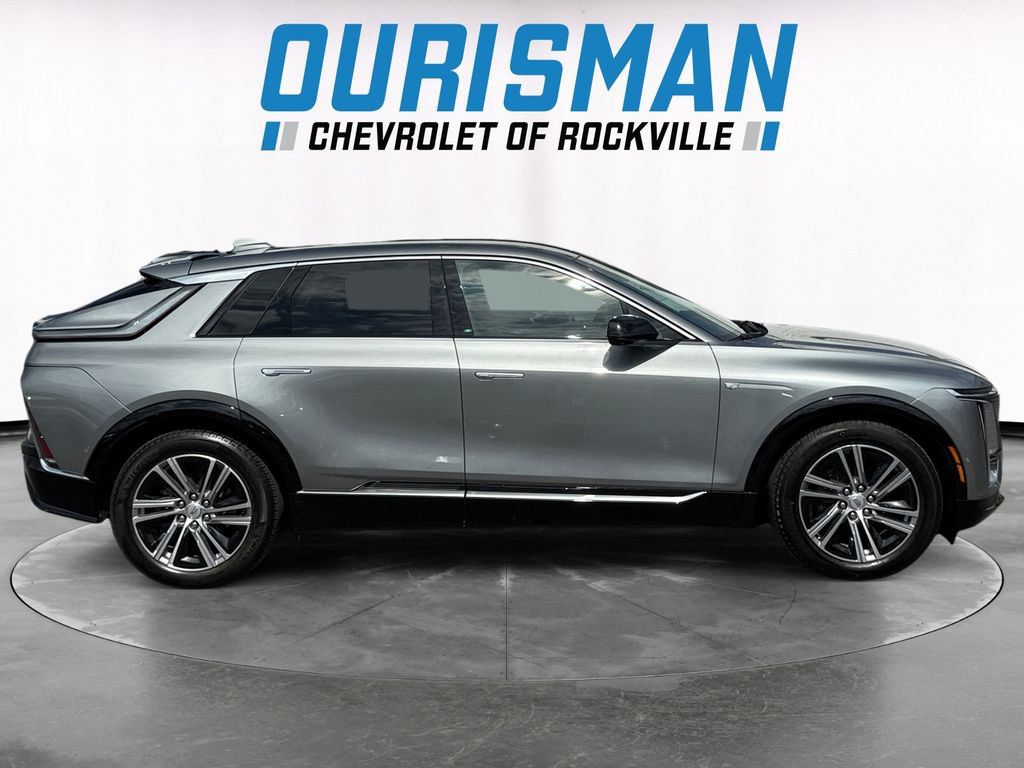 Used 2024 Cadillac Lyriq Luxury AWD/4WD image 7