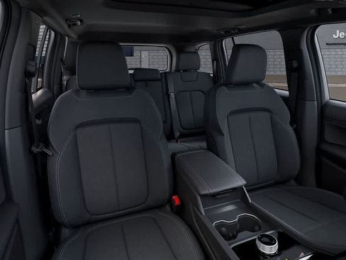 Certified 2025 Jeep Grand Cherokee Laredo X w/ Luxury Tech Group I AWD/4WD image 15