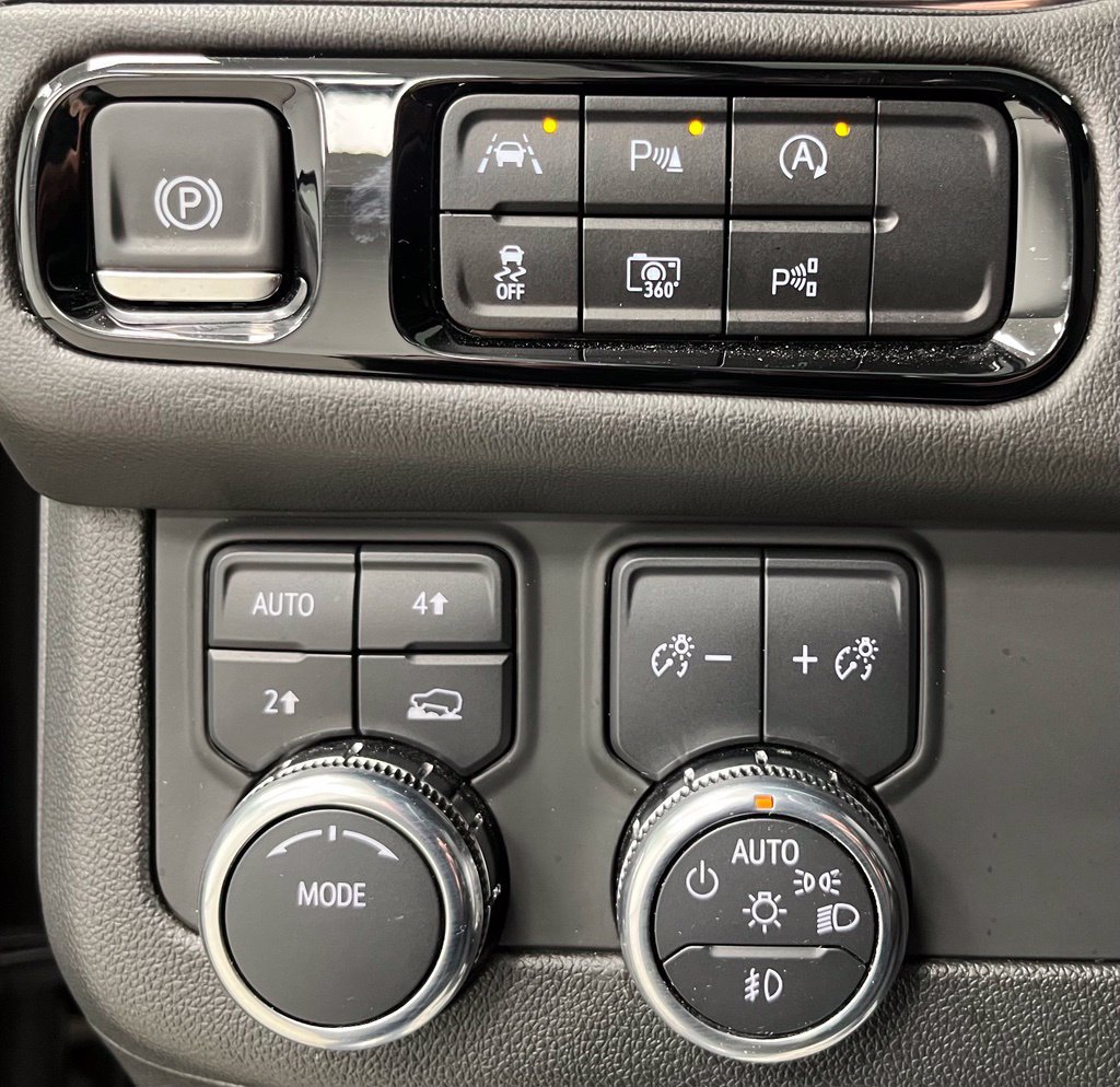 Used 2025 GMC Yukon XL Elevation w/ LPO, Get Active Package AWD/4WD image 32