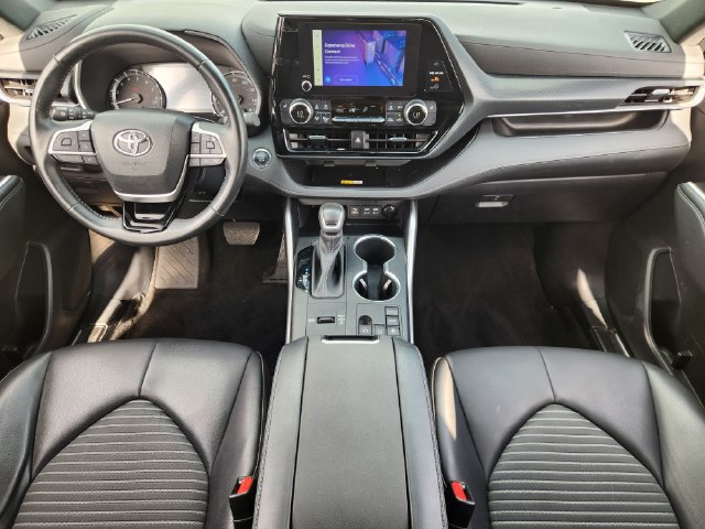 Used 2023 Toyota Highlander XSE FWD image 19