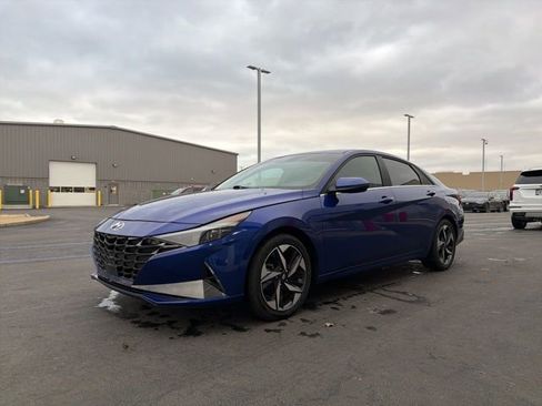 Used 2023 Hyundai Elantra Limited image 3