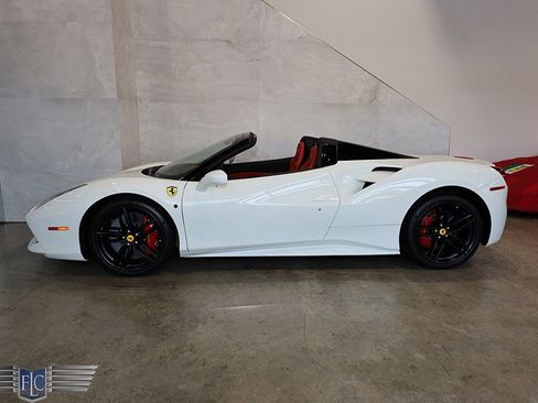 Used 2018 Ferrari 488 Spider RWD image 17