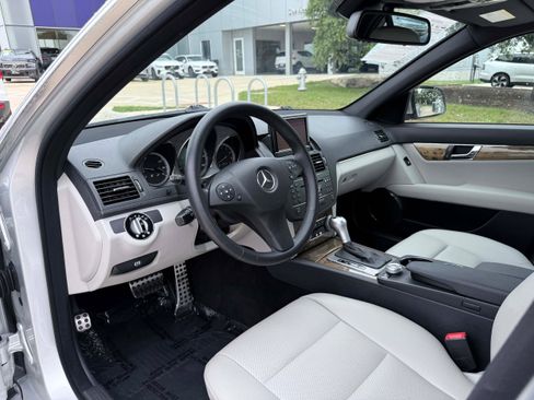 Used 2009 Mercedes-Benz C 350 Sport image 10