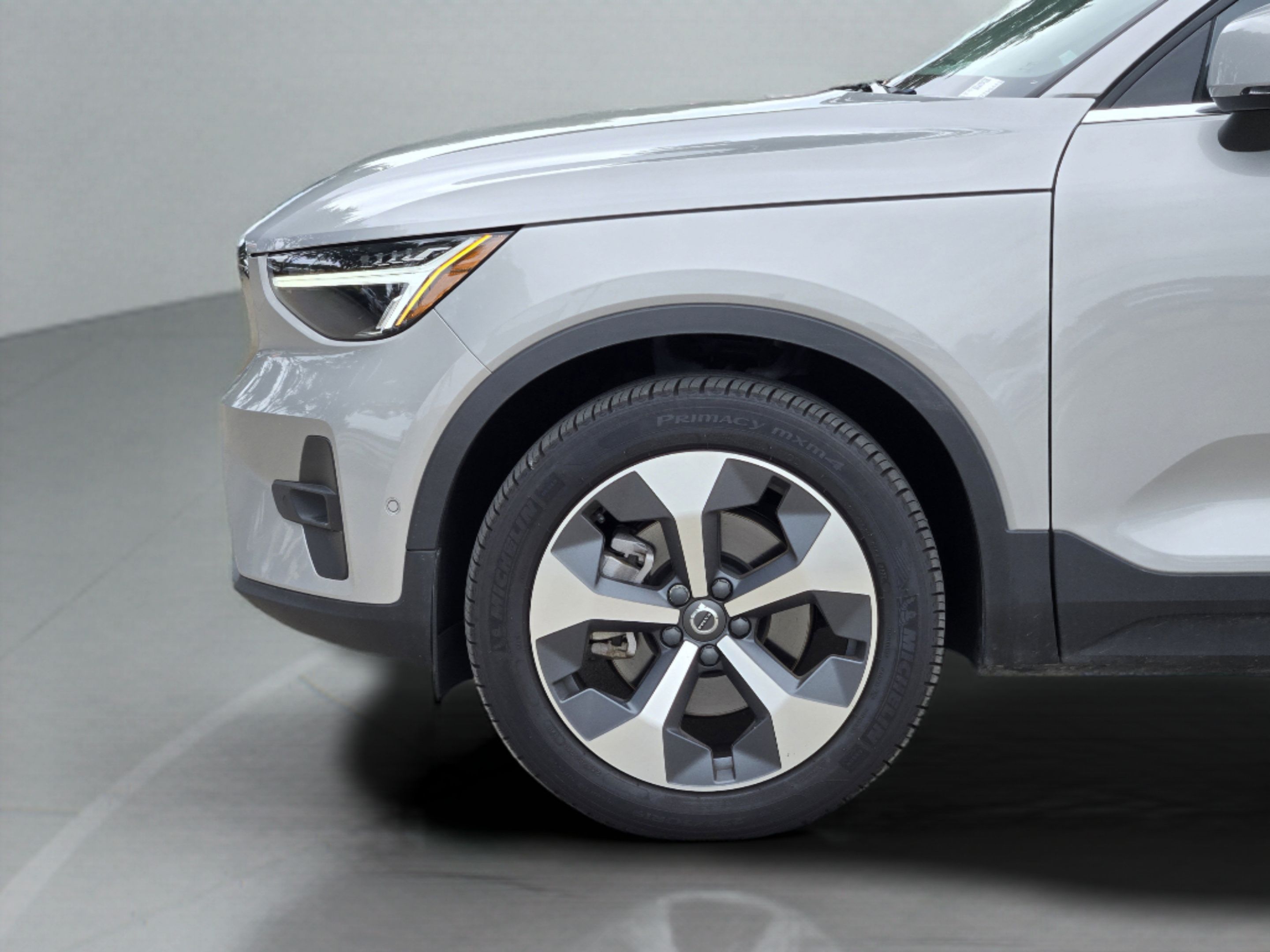 Used 2023 Volvo XC40 B5 Plus w/ Protection Package Premier AWD/4WD image 40
