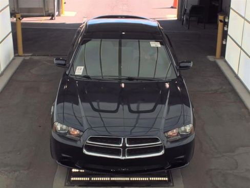 Used 2014 Dodge Charger SE image 2
